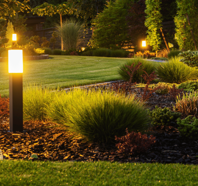 Gartenbeleuchtung im modernen Garten mit stilvollen Außenleuchten in Paderborn
